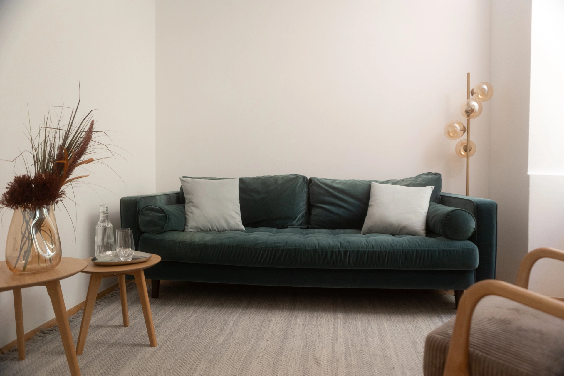 Bild von der Psychotherapie Praxis, Couch und diverse Dekorationsgegenstände